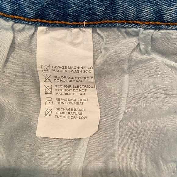 Odica cut off jean shorts, size small - Picture 5 of 5